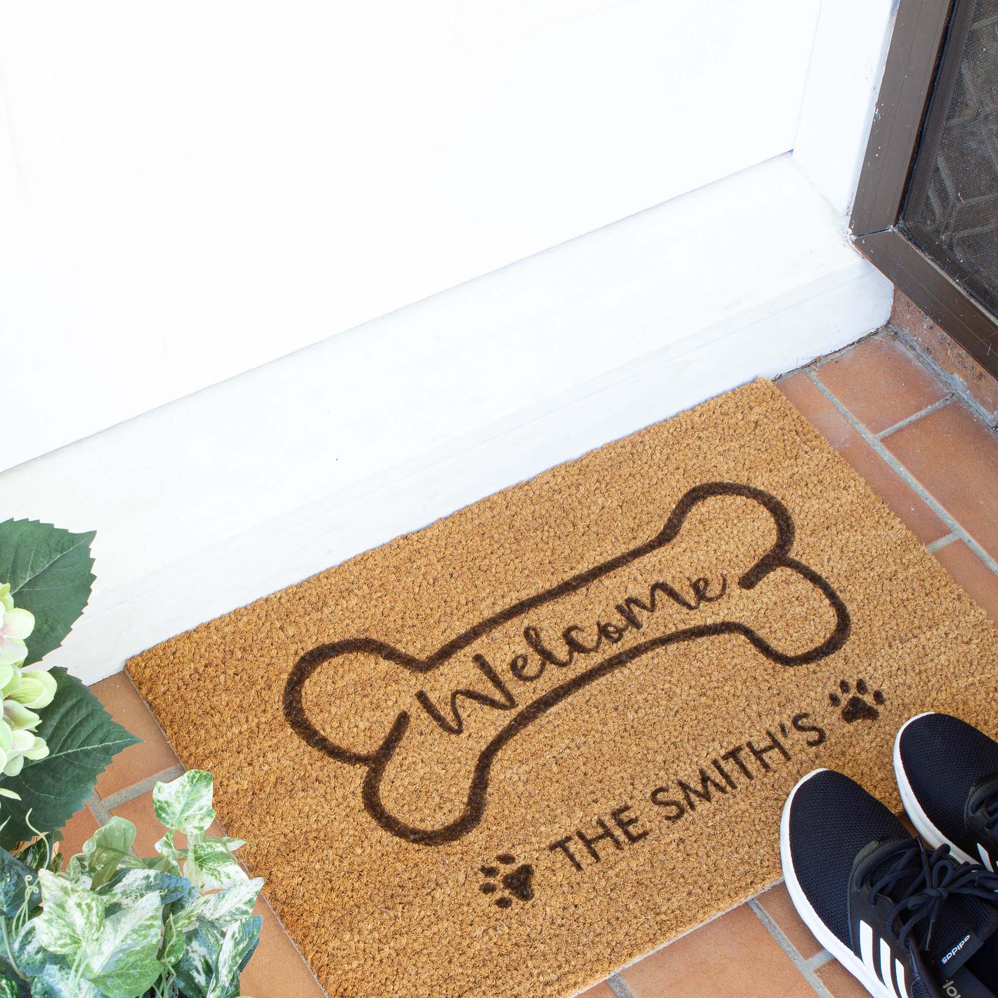 Personalised Family Name Doormat with a Bone [Smi]