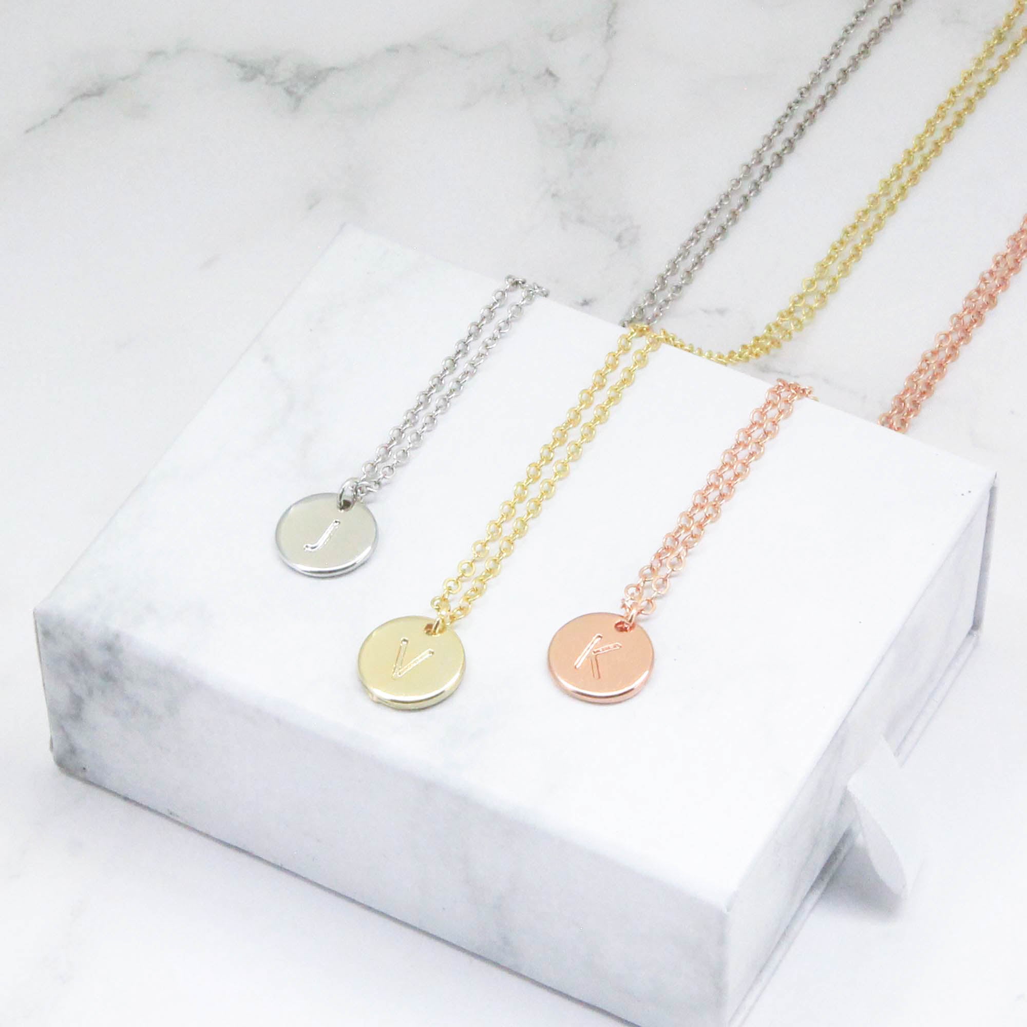 Necklace with an initial disc in 3 colours, gold silver and rose gold